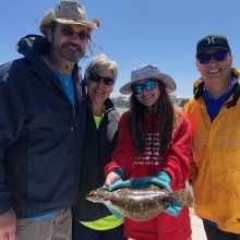 Family-Catching-Flounder